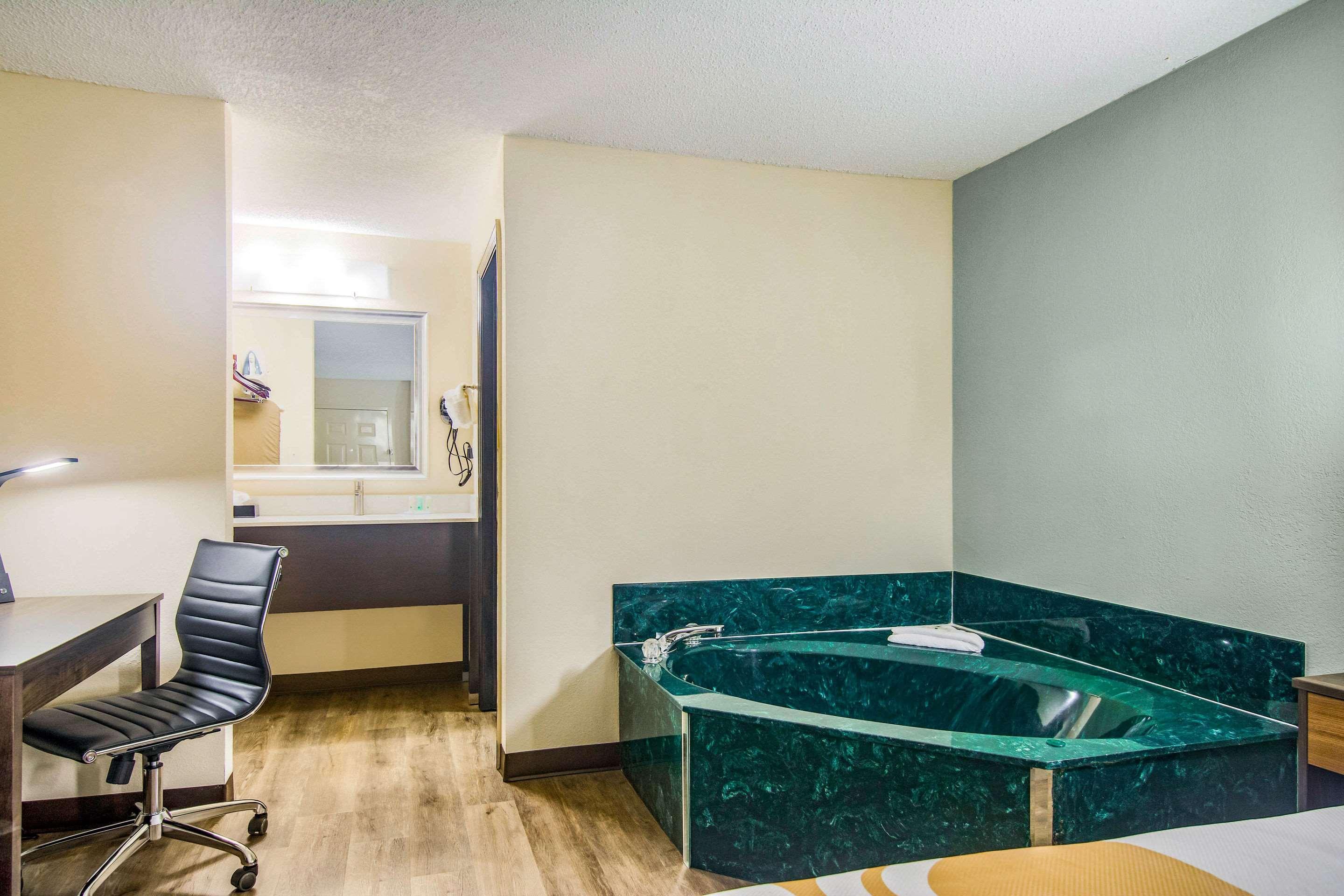 Quality Inn & Suites Lake City Exteriör bild